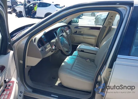 2004 Lincoln Town Car Signature из США, поврежденный, VIN 1LNHM81W44Y617901